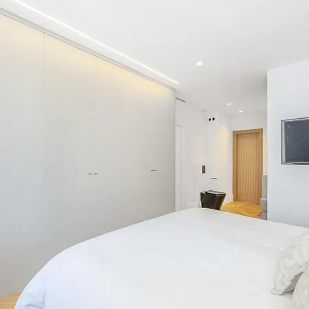 Aries Modern Retreat Scandi Design Near Puerto Banus 公寓 *