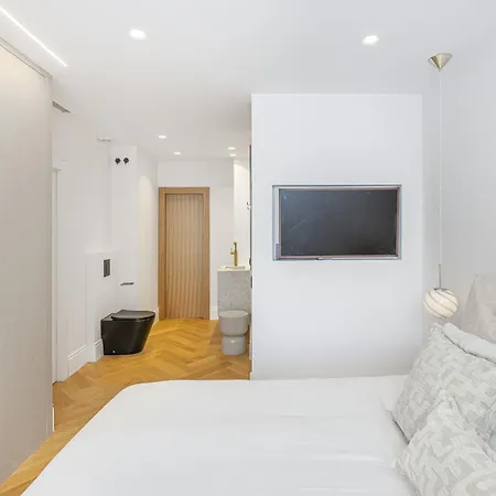 公寓 Aries Modern Retreat Scandi Design Near Puerto Banus 马尔韦利亚